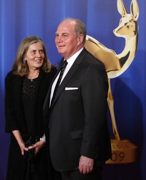 An deiner Seite: Susanne und Uli Hoeness bei der Bambi-Verleihung 2009.