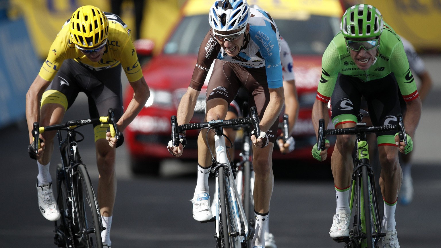 epa06096905 (L-R) Team Sky rider Christopher Froome of Great Britain, AG2R La Mondiale team rider Romain Bardet of France and Cannondale Drapac Professional Cycling Team rider Rigoberto Uran of Colomb ...