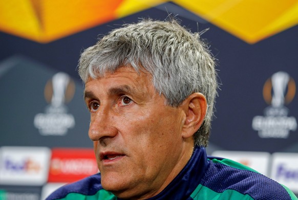 epa07382745 Real Betis&#039; head coach Quique Setien speaks during a press conference at the club&#039;s sport complex in Seville, southern Spain, 20 February 2019. Real Betis will face Stade Rennes  ...