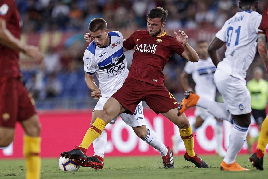 epa06977200 Roma&#039;s Bryan Cristante (R) in action against Atalanta&#039;s Mario Pasalic during the Serie A soccer match between AS Roma and Atalanta at the Olimpico stadium in Rome, Italy, 27 Augu ...