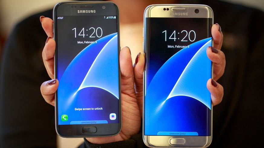 Samsungs neue Oberklasse-Smartphones: das Galaxy S7 und das etwas grössere S7 Edge (rechts).