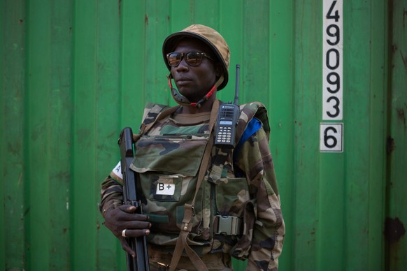 Ein Soldat aus Gabun in Bambari.