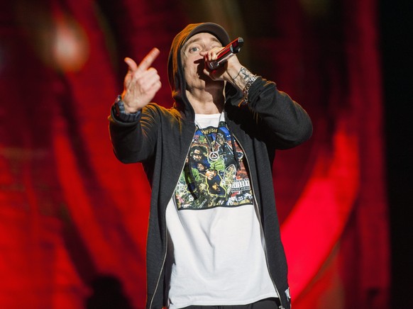 epa04432305 US rapper Eminem performs at the 2014 Austin City Limits music festival at Zilker Park in Austin, Texas, USA, 04 October 2014. EPA/ASHLEY LANDIS