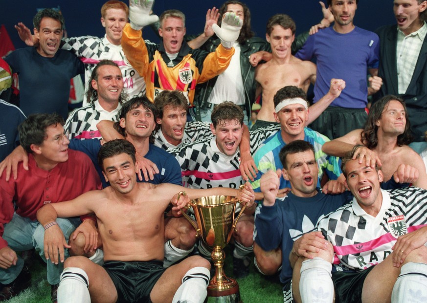 Viele lachende Gesichter, ein Stirnband: Die Aarauer Meistermannschaft 1993