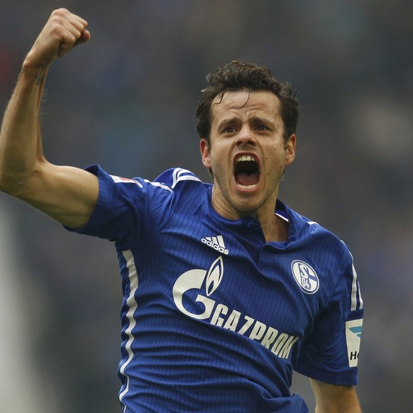 Schalke 04&#039;s Tranquillo Barnetta celebrates a goal during their Bundesliga first division soccer match against Paderborn in Gelsenkirchen, Germany May 16, 2015. REUTERS/Ina Fassbender DFL RULES T ...