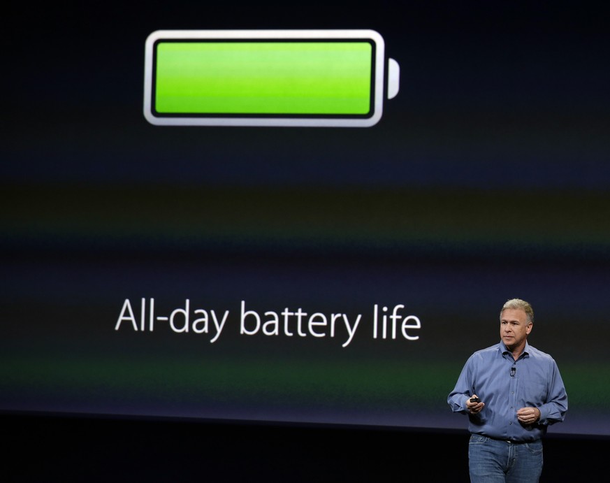 Phil Schiller, Apple&#039;s Senior Vice President of Worldwide Product Marketing, talks about the new Apple MacBook during an Apple event on Monday, March 9, 2015, in San Francisco. (AP Photo/Eric Ris ...