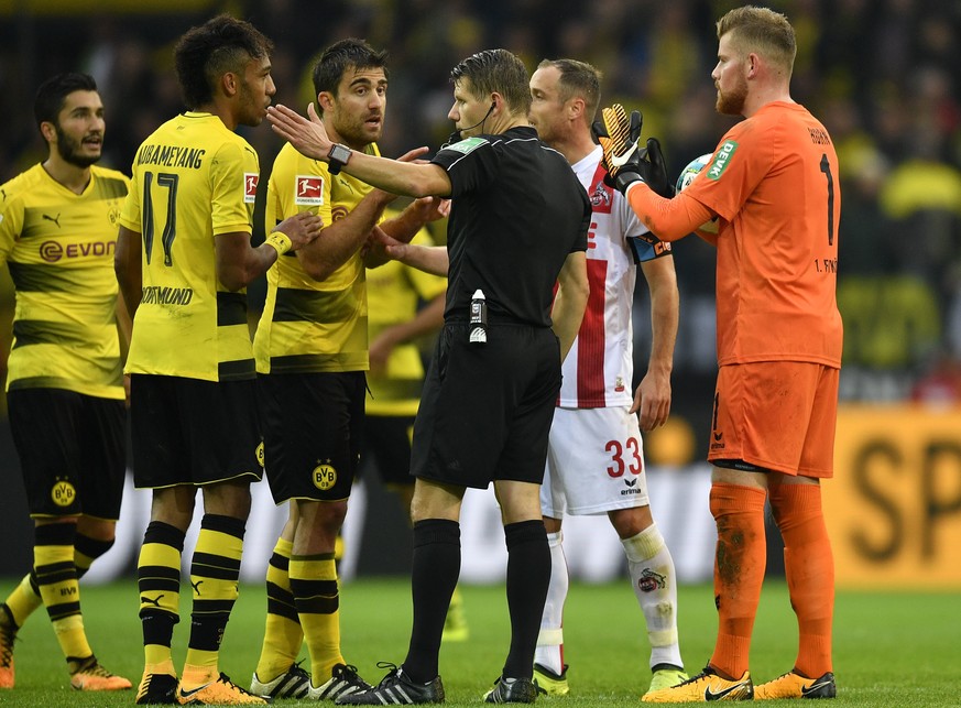 Referee Patrick Ittrich gives a goal by Dortmund&#039;s Sokratis, left, after a decision by the video referee during the German Bundesliga soccer match between Borussia Dortmund and 1.FC Cologne in Do ...