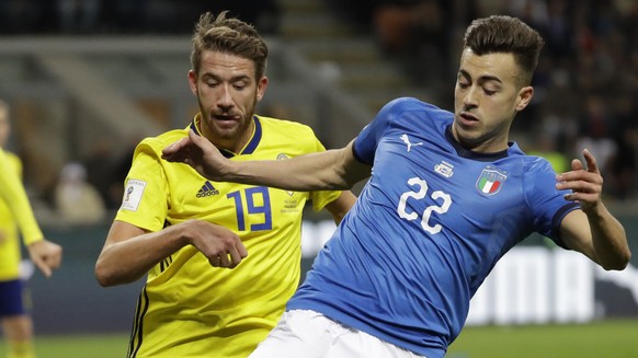 Sweden&#039;s Marcus Rohden, left, and Italy&#039;s Stephan El Shaarawy vie for the ball during the World Cup qualifying play-off second leg soccer match between Italy and Sweden, at the Milan San Sir ...