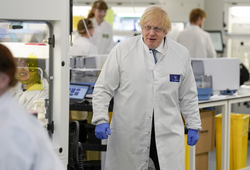 epa08481033 A handout photo made available by n10 Downing street shows Britain&#039;s Prime Minister Boris Johnson during a visit to the UK Biocentre in Milton Keynes, Britain, 12 June 2020. The lab f ...