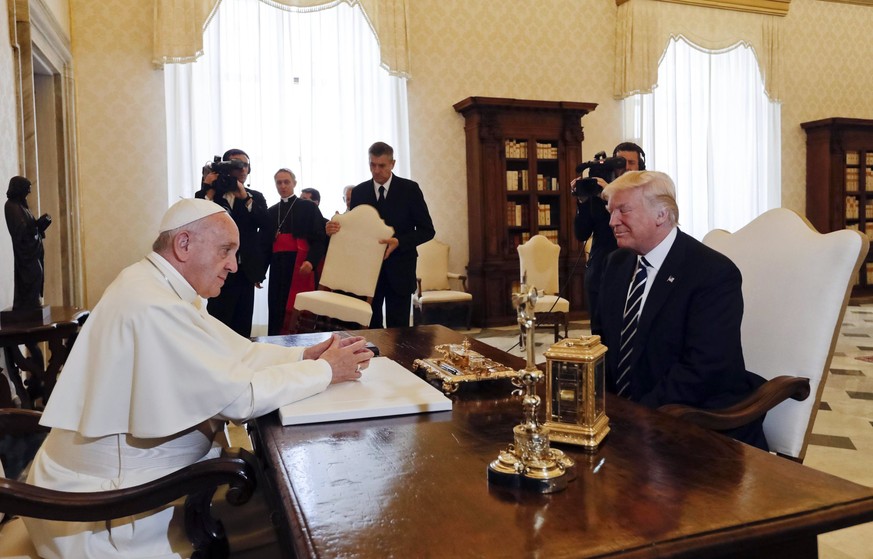 epa05985442 Pope Francis (L) meets with US President Donald J. Trump (R) on the occasion of their private audience in Vatican City, 24 May 2017. Trump is in Italy on a two day visit, including a meeti ...