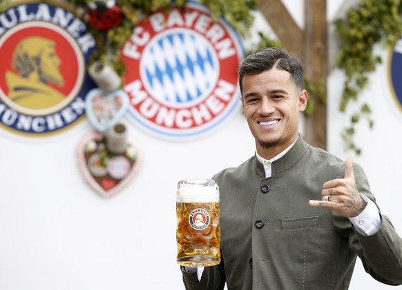 epa07900874 Bayern Munich&#039;s Philippe Coutinho attends the Oktoberfest beer festival in Munich, Germany, 06 October 2019. EPA/MICHAELA REHLE