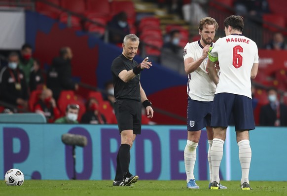 England&#039;s Harry Kane gives the captain&#039;s armband to Harry Maguire during the World Cup 2022 group I qualifying soccer match between England and Poland at Wembley stadium in London, England,  ...