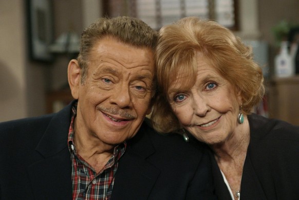 FILE- In this Nov. 6, 2003, file photo, Jerry Stiller, left, and his wife Anne Meara pose on the set of &quot;The King of Queens,&quot; at Sony Studio in Culver City, Calif. Stiller, a comedy veteran  ...