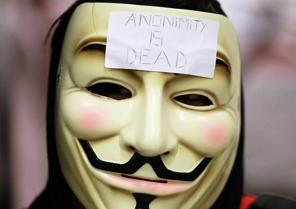 Ein Anonymous-Anhänger demonstriert gegen die Massenüberwachung durch Geheimdienste.