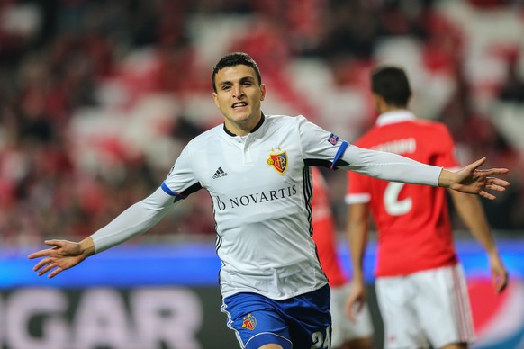 epa06369628 FC Basel&#039;s player Mohamed Elyounoussi celebrates after scoring a goal agianst Benfica during their UEFA Champions League Group A soccer match held at Luz stadium in Lisbon, Portugal,  ...