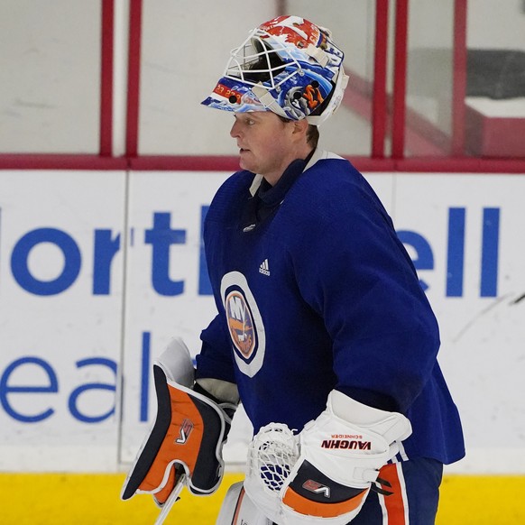 New York Islanders goaltender Cory Schneider skates onto the ice during a break in a team hockey practice, Tuesday, Jan. 5, 2021, at the Islanders&#039; practice facility in East Meadow, N.Y. (AP Phot ...