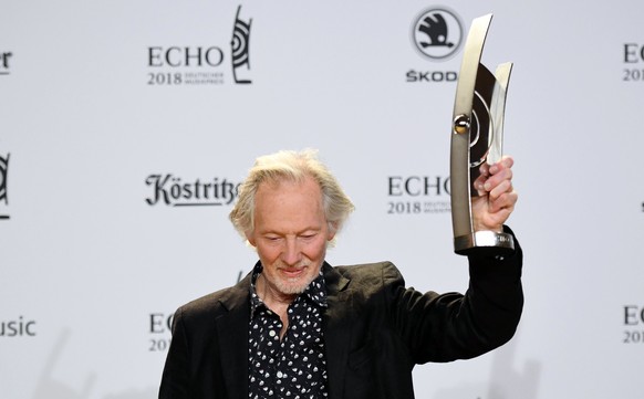 epa06665291 German musician Klaus Voormann poses with his Echo trophy at the 27th Echo 2018 music awards in Berlin, Germany, 12 April 2018. The awards are presented for outstanding achievement in the  ...