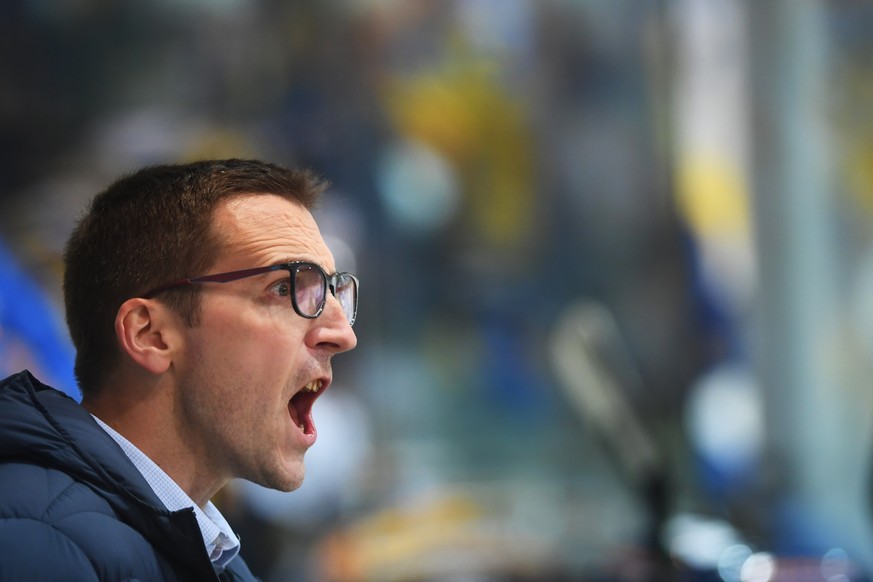 Ambri&#039;s Head Coach Luca Cereda, during the regular season game of the National League Swiss Championship 2018/19 between HC Ambri Piotta and HC Davos, at the ice stadium Valascia in Ambri, Switze ...