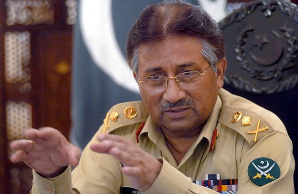 epa08076323 (FILE) - President of Pakistan General Pervez Musharraf speaking in Rawalpindi, Pakistan, 04 August 2004 (reissued 17 December 2019). Pervez Musharraf has been sentenced to death for high  ...