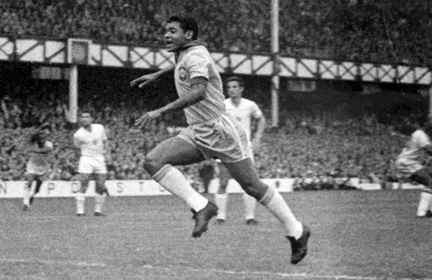 ** ADVANCE FOR WEEKEND EDITONS, MAY 29-30 ** FILE- In this July 12, 1966, file photo, Brazil forward Garrincha runs towards the Bulgaria goal after scoring the second goal for his country in a World C ...
