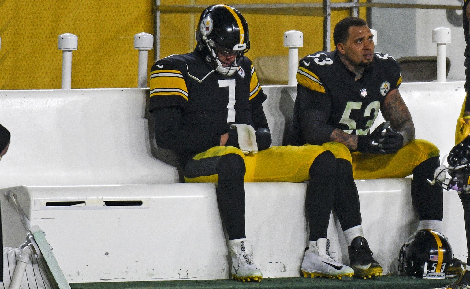 Pittsburgh Steelers quarterback Ben Roethlisberger (7) sits on the bench next to center Maurkice Pouncey (53) following a 48-37 loss to the Cleveland Browns in an NFL wild-card playoff football game i ...
