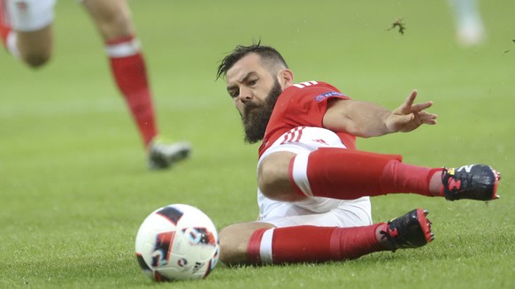 Wales&#039; Joe Ledley controls the ball during the Euro 2016 quarterfinal soccer match between Wales and Belgium, at the Pierre Mauroy stadium in Villeneuve dAscq, near Lille, France, Friday, July 1 ...