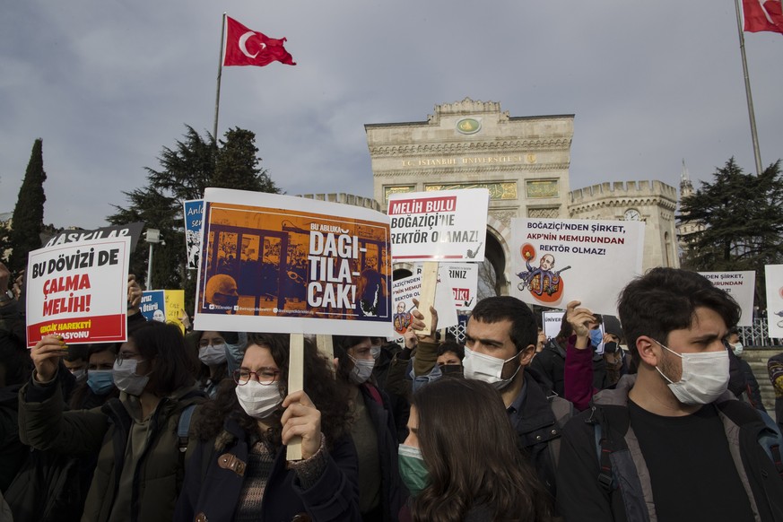 epa08931355 Istanbul University students hold placards and shout slogans against the Government during a demonstration to show their support for Bogazici University stdents&#039; protests against the  ...