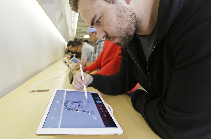 Kellen Pierson, of Redding, Calif., uses the Apple Pencil on the new iPad Pro at the Apple store Friday, Nov. 13, 2015, in San Francisco. The iPad Pro starts at $799, compared with $499 for the standa ...