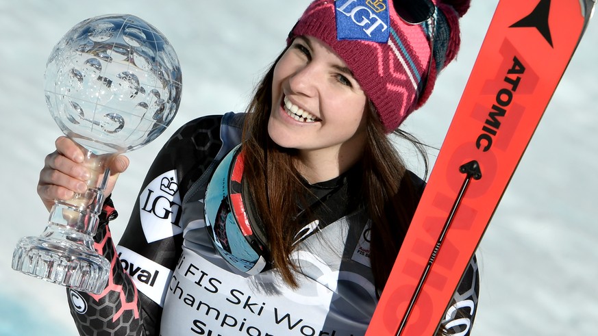 ABD0086_20170316 - ASPEN - USA: Super G-Gesamtweltcupsiegerin Tina Weirather (LIE) am Donnerstag, 16. März 2017, anl. der Siegerpräsentation im Rahmen des Ski-Weltcup Finales in Aspen. (KEYSTONE/APA/H ...