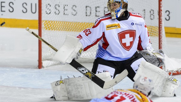 Switzerland&#039;s goaltender Leonardo Genoni during a friendly ice hockey game between France and Switzerland, at the ice stadium Pole Sud, in Grenoble, France, Friday, April 24, 2015. (KEYSTONE/Laur ...