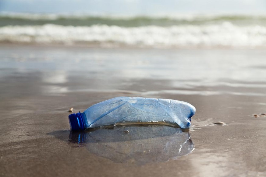 Plastikmüll, PET-Flasche, Plastikflasche (Symbolbild)