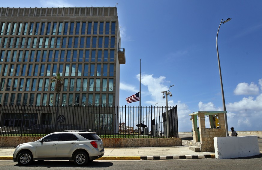 epa06242948 View of the US embassy in Havana, Cuba, 03 October 2017. Cuban Foreign Minister Bruno Rodriguez informed that Cuba considers &#039;unacceptable&#039;, &#039;unfounded&#039; and of &#039;em ...