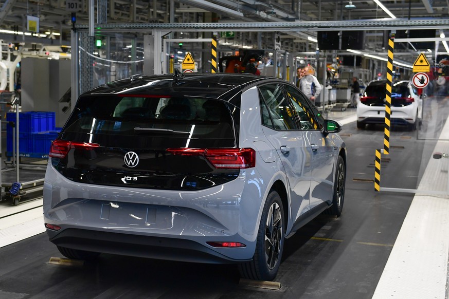 epa07971602 A general view of the Volkswagen ID.3 car assembly line during the start of the production of the new electric car Volkswagen ID.3 at the Volkswagen (VW) vehicle factory in Zwickau, German ...