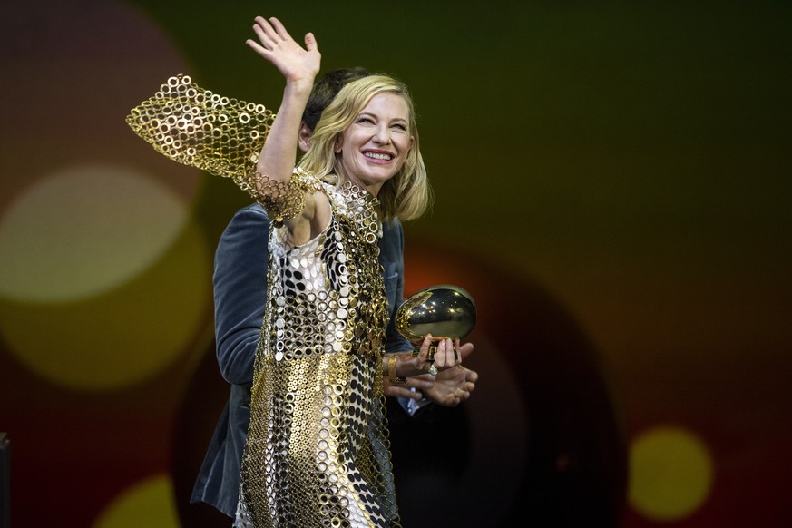 epa07899606 Australian actress Cate Blanchett receives the &quot;Golden Icon Award&quot; during the Award Night ceremony of the 15th Zurich Film Festival (ZFF) in Zurich, Switzerland, 05 October 2019. ...