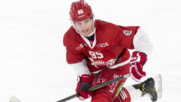 L&#039;attaquant lausannois Tyler Moy patine lors de la rencontre du championnat suisse de hockey sur glace de National League entre le Lausanne Hockey Club, LHC, et le ZSC Lions ce samedi 22 decembre ...