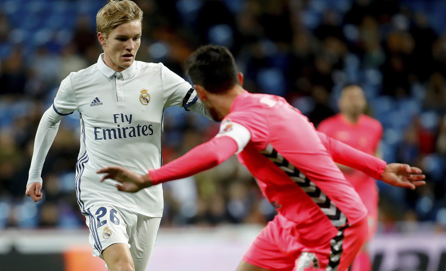 epa05653988 Real Madrid&#039;s Norwegian midfielder Martin Odegaard (L) fights for the ball with defender Victor Diaz (R) of Cultural Leonesa during their second leg match of the King&#039;s Cup round ...