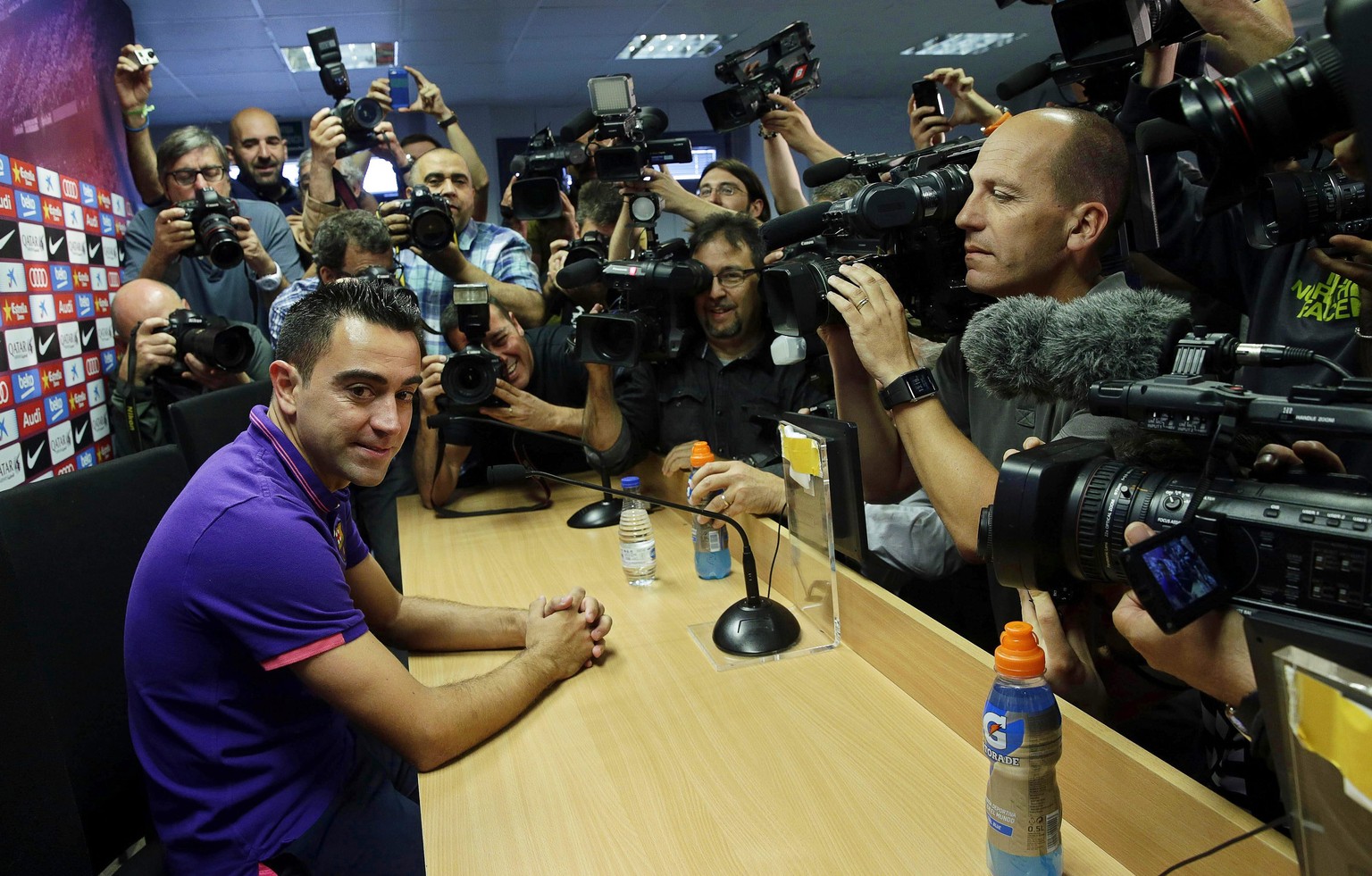 Riesiger Medienrummel bei Xavis Pressekonferenz von heute Nachmittag: Dabei ist doch sowieso klar, weshalb der Spanier nach Katar wechselt.&nbsp;