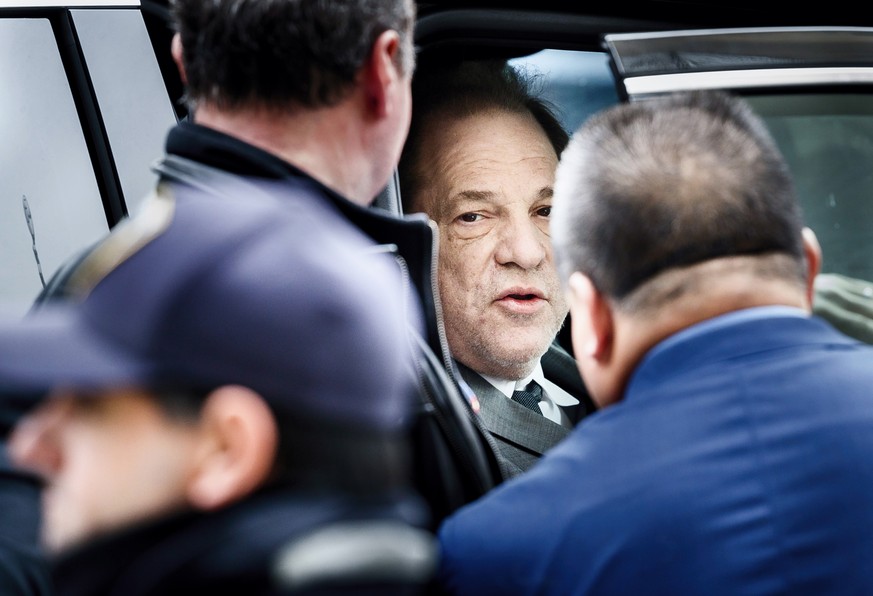 epa08049358 Former movie producer Harvey Weinstein (C) talks to his legal team and staff as he departs New York State Supreme Court following a bail hearing related to his upcoming trial on charges of ...