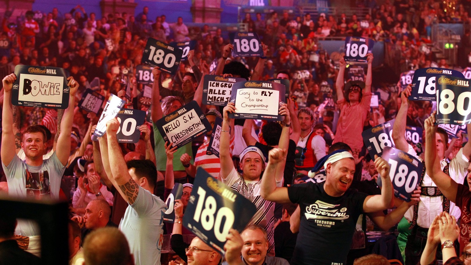 epaselect epa04546871 Fans watch the PDC World darts final between Scotland&#039;s Gary Anderson and Phil Taylor of England at the Alexandra Palace in London, Britain, 04 January 2015. EPA/SEAN DEMPSE ...
