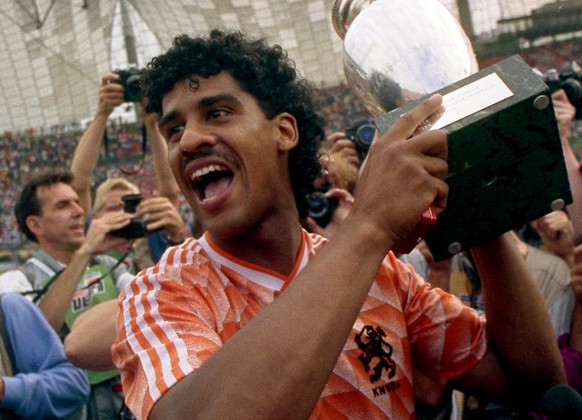 Dutch soccer star Frank Rijkaard shouts, expressing his joy as he holds the European Soccer Cup, after the Netherlands beat the Soviet Union 2-0 in the final of the European Soccer Championships in Mu ...