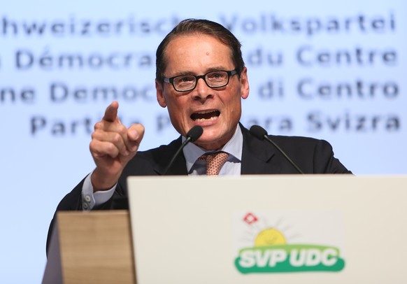 Roger Koeppel spricht an der Delegiertenversammlung der SVP am Samstag, 20. August 2016, in Wettingen. (KEYSTONE/Siggi Bucher)
