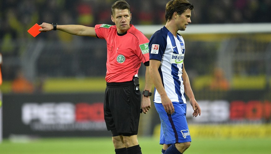 Referee Patrick Ittrich shows the red card to Hertha Berlin&#039;s Valentin Stocker during the German Bundesliga soccer match between Borussia Dortmund and Hertha BSC Berlin in Dortmund, Germany, Frid ...