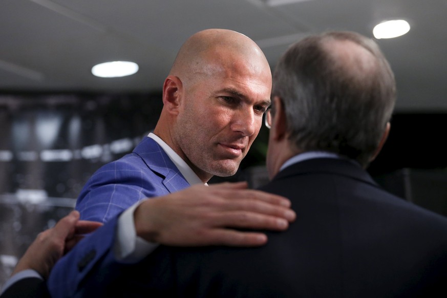 Der Blick von «Zizou» sagt alles: Der ehemalige Weltfussballer will Präsident Pérez als Trainer nicht enttäuschen.