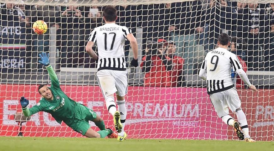 Matchwinner Alvaro Morata verwandelt den Elfmeter zum wegweisenden 1:0.