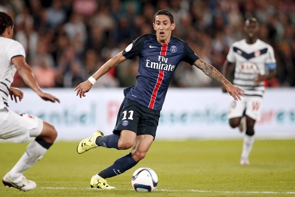 Paris St Germain&#039;s Angel Di Maria controls the ball during their French Ligue 1 soccer match against Bordeaux at Parc des Princes stadium in Paris, France, September 11, 2015. REUTERS/Charles Pla ...