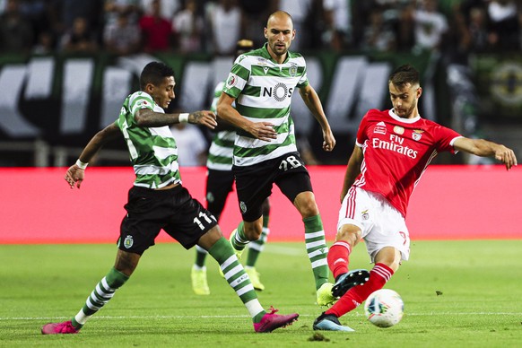 epa07757029 Benfica&#039;s Ferro (R) in action against Sporting players Raphinha (L) and Bas Dost (C) during the Portuguese Candido de Oliveira Supercup soccer match between Benfica Lisbon and Sportin ...