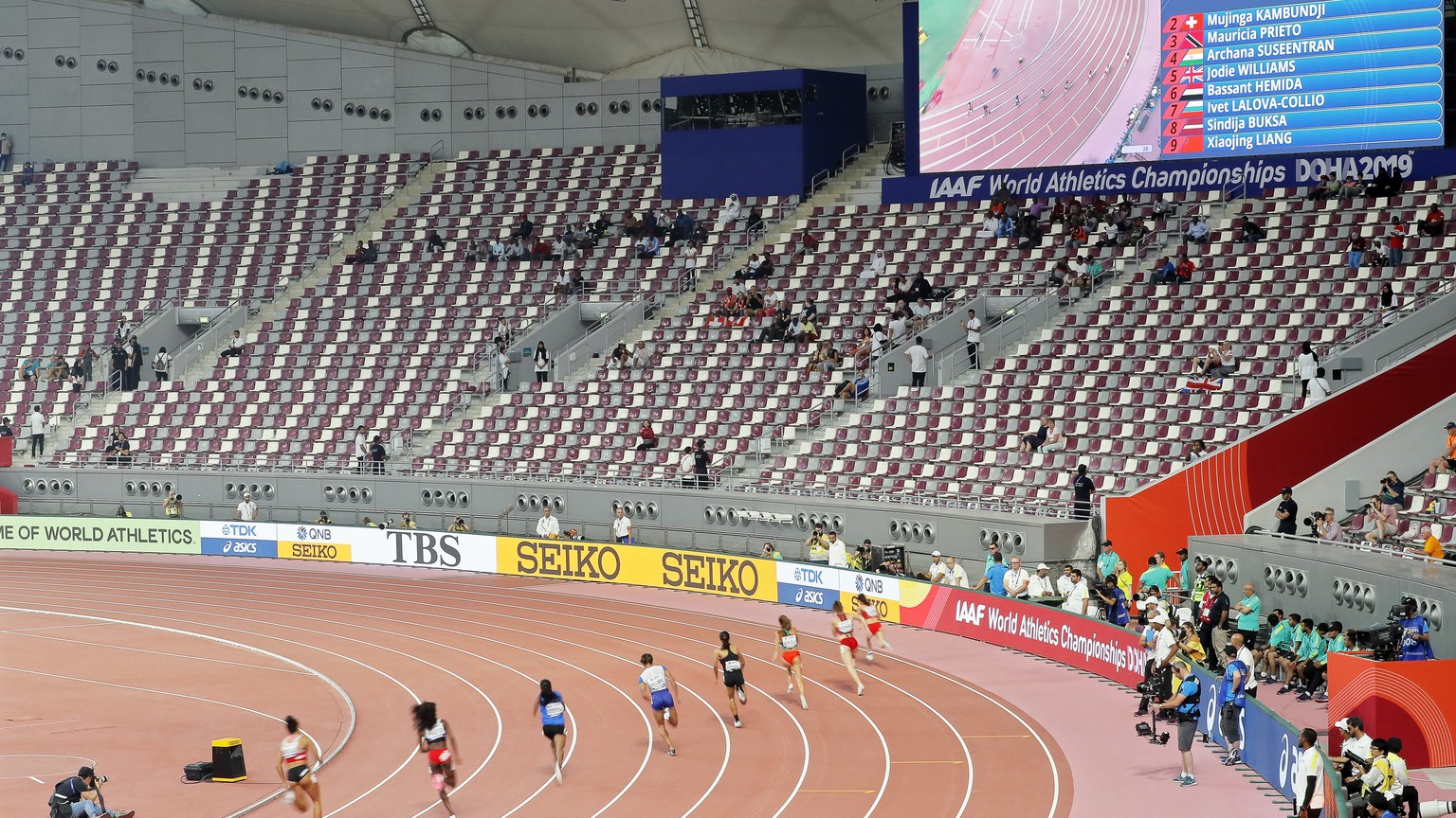 epaselect epa07882595 Athletes in action during the women&#039;s 200m heats in front of empty seats at the IAAF World Athletics Championships 2019 at the Khalifa Stadium in Doha, Qatar, 30 September 2 ...