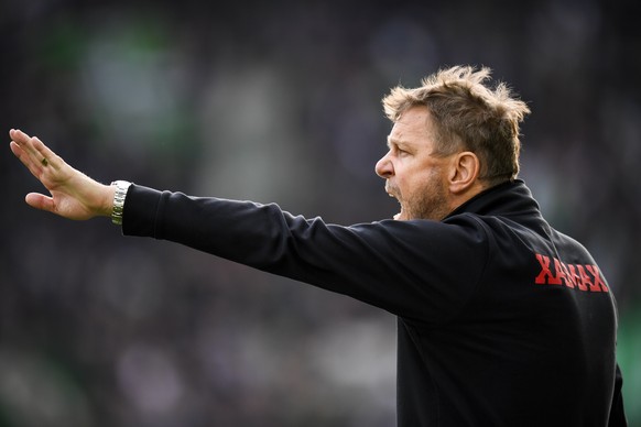 Neuenburgs Trainer Stephane Henchoz beim Fussball Super-League Spiel zwischen dem FC St. Gallen und dem Neuchatel Xamax FCS, am Sonntag, 3. Maerz 2019, im Kybunpark in St. Gallen. (KEYSTONE/Gian Ehren ...