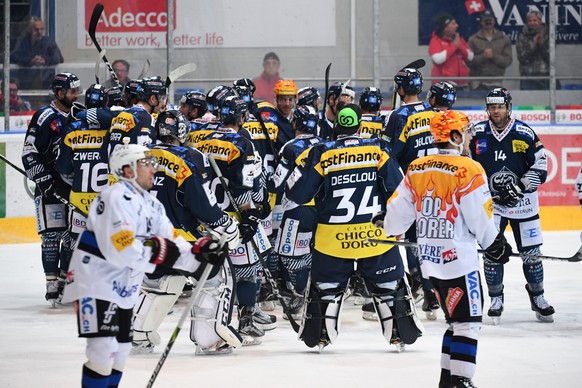 Ambri&#039;s player celebrate their 2-1 victory, during preliminary round game of National League Swiss Championship 2017/18 between HC Ambri Piotta and HC Fribourg Gotteron, at the ice stadium Valasc ...