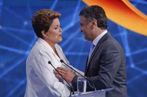 Dilma Rousseff und Aécio Neves begrüssen sich zu Beginn einer TV-Debatte am Donnerstag.